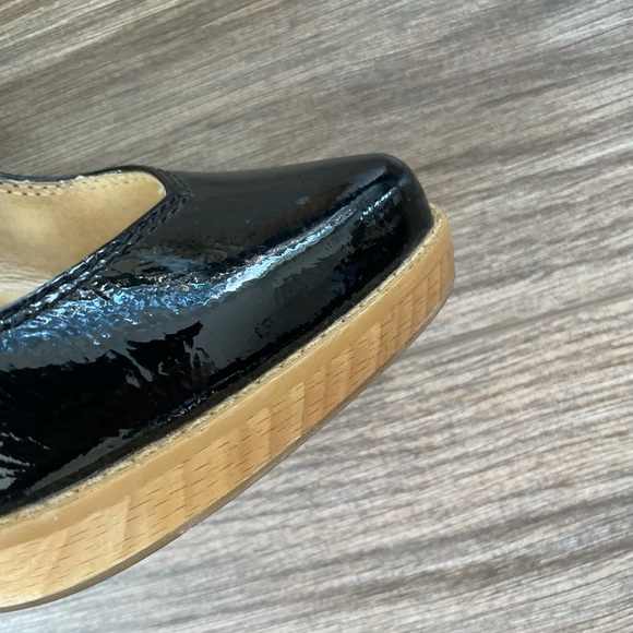 MICHAEL KORS Julian Black Patent Leather Wooden Heels | 7 - Picture 5 of 9